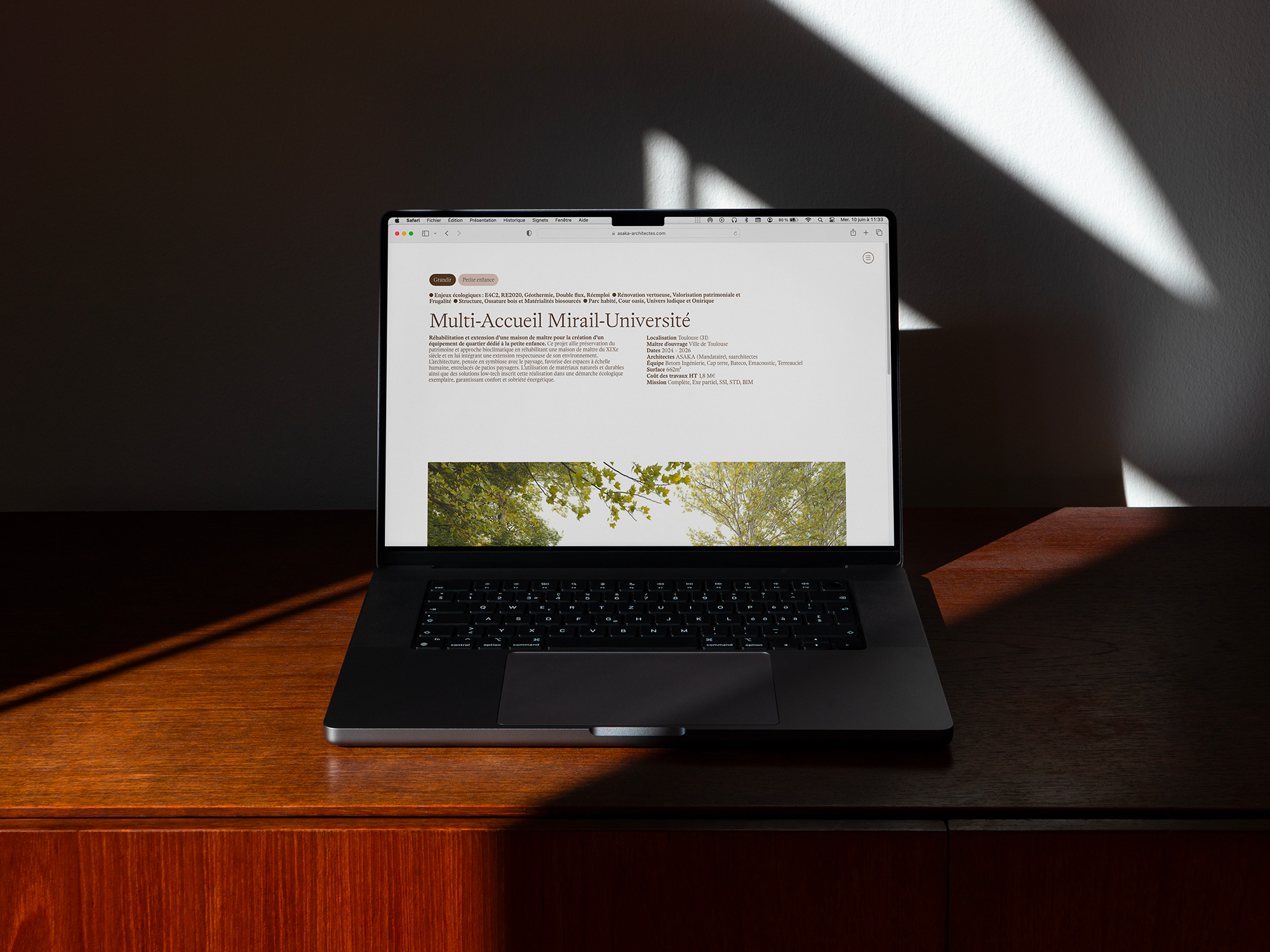 Site internet de l'agence d'architecture Asaka, créé dans le cadre de la structuration de son identité de marque et de sa mémoire technique sur la plateforme Alzo.